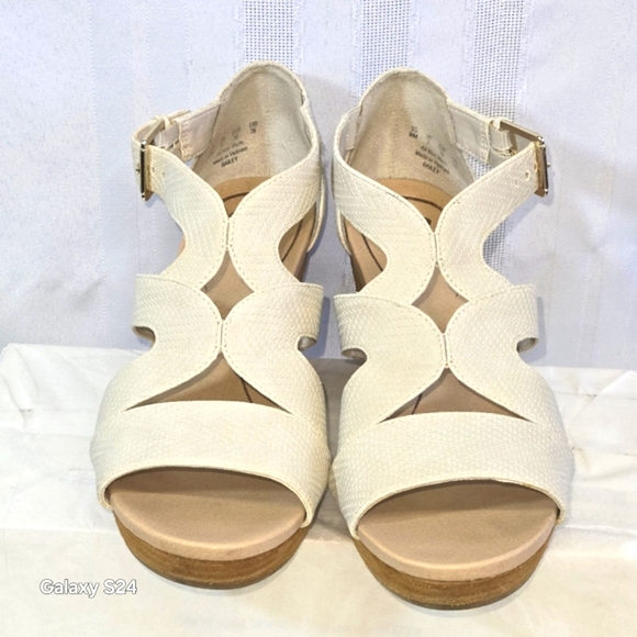 Dr. Scholl's Shoes - DR SCHOOL'S BAILEY FAUX LEATHER WEDGE SANDALS OYSTER SIZE 9